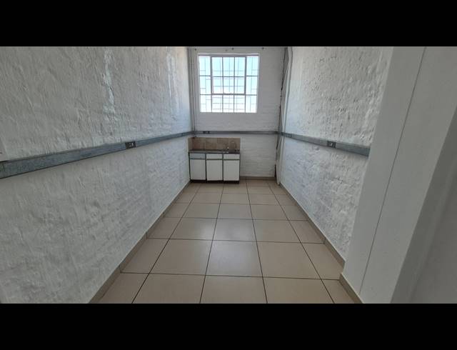 329M² WAREHOUSE TO LET IN APEX